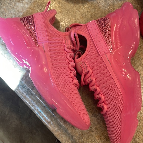 Steve Madden - Picture 3 of 3